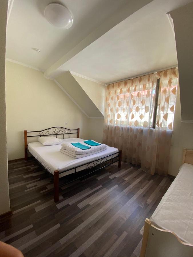 Vip Hostel Mukacheve Bagian luar foto