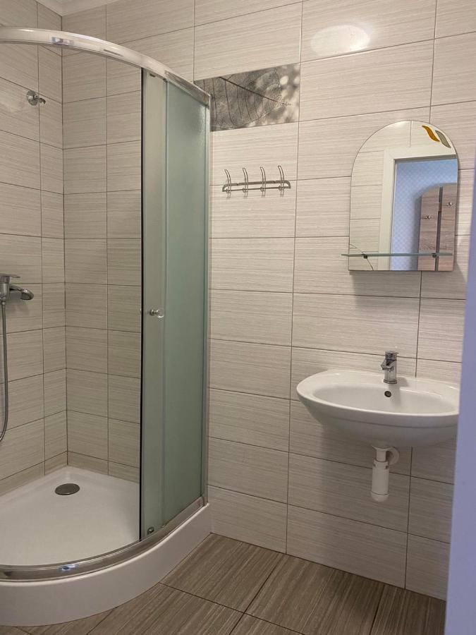 Vip Hostel Mukacheve Bagian luar foto