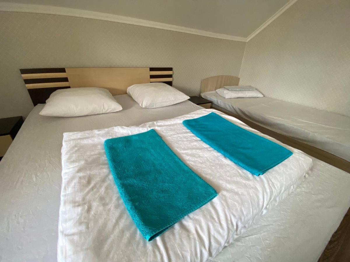 Vip Hostel Mukacheve Bagian luar foto