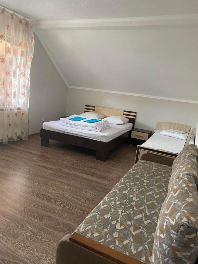 Vip Hostel Mukacheve Bagian luar foto