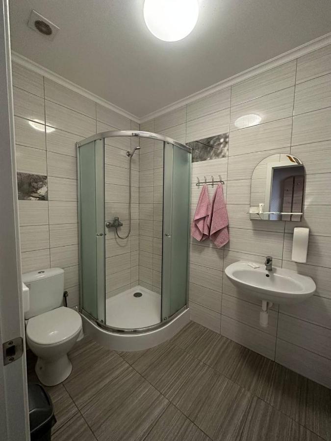 Vip Hostel Mukacheve Bagian luar foto