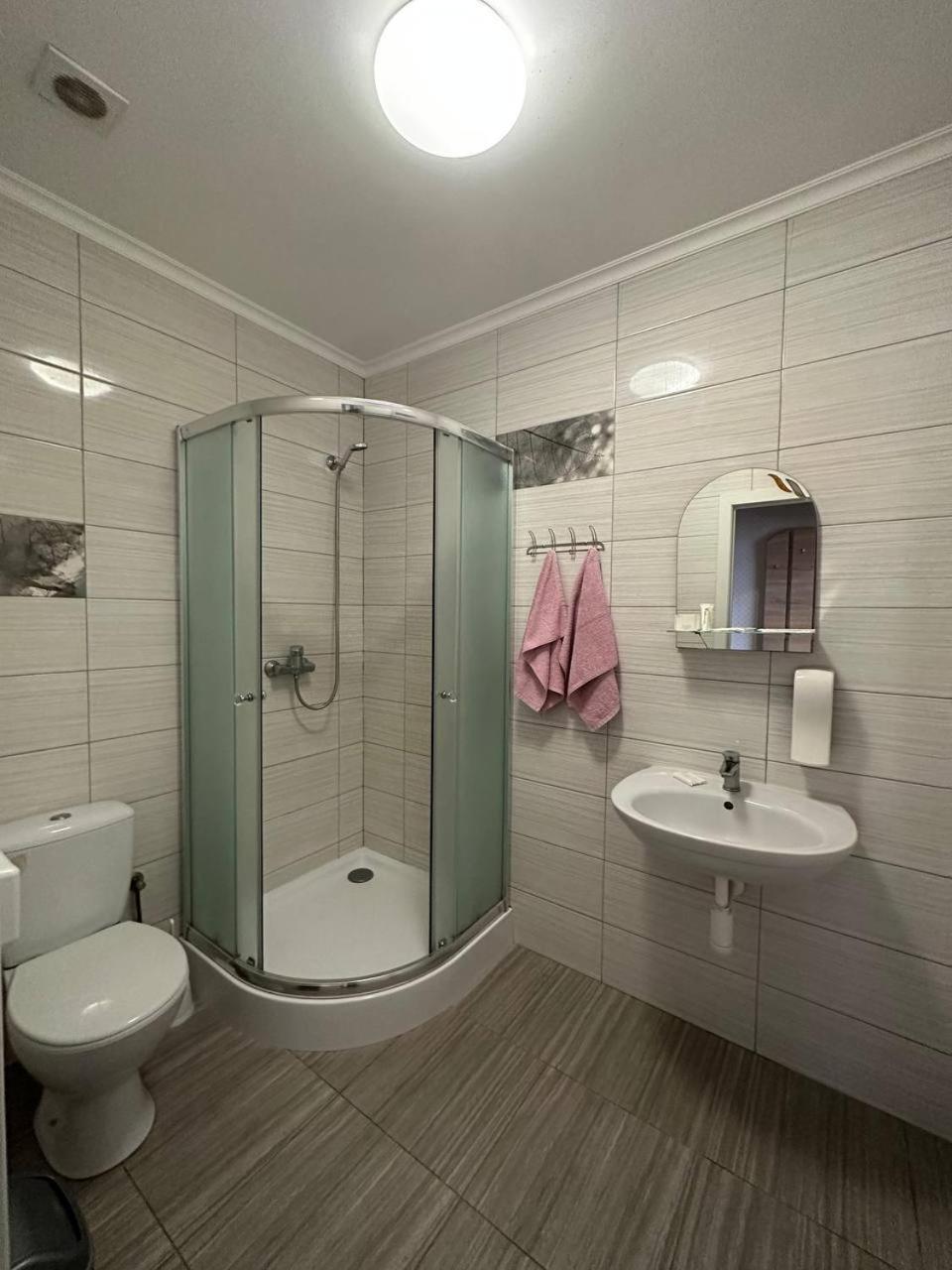 Vip Hostel Mukacheve Bagian luar foto