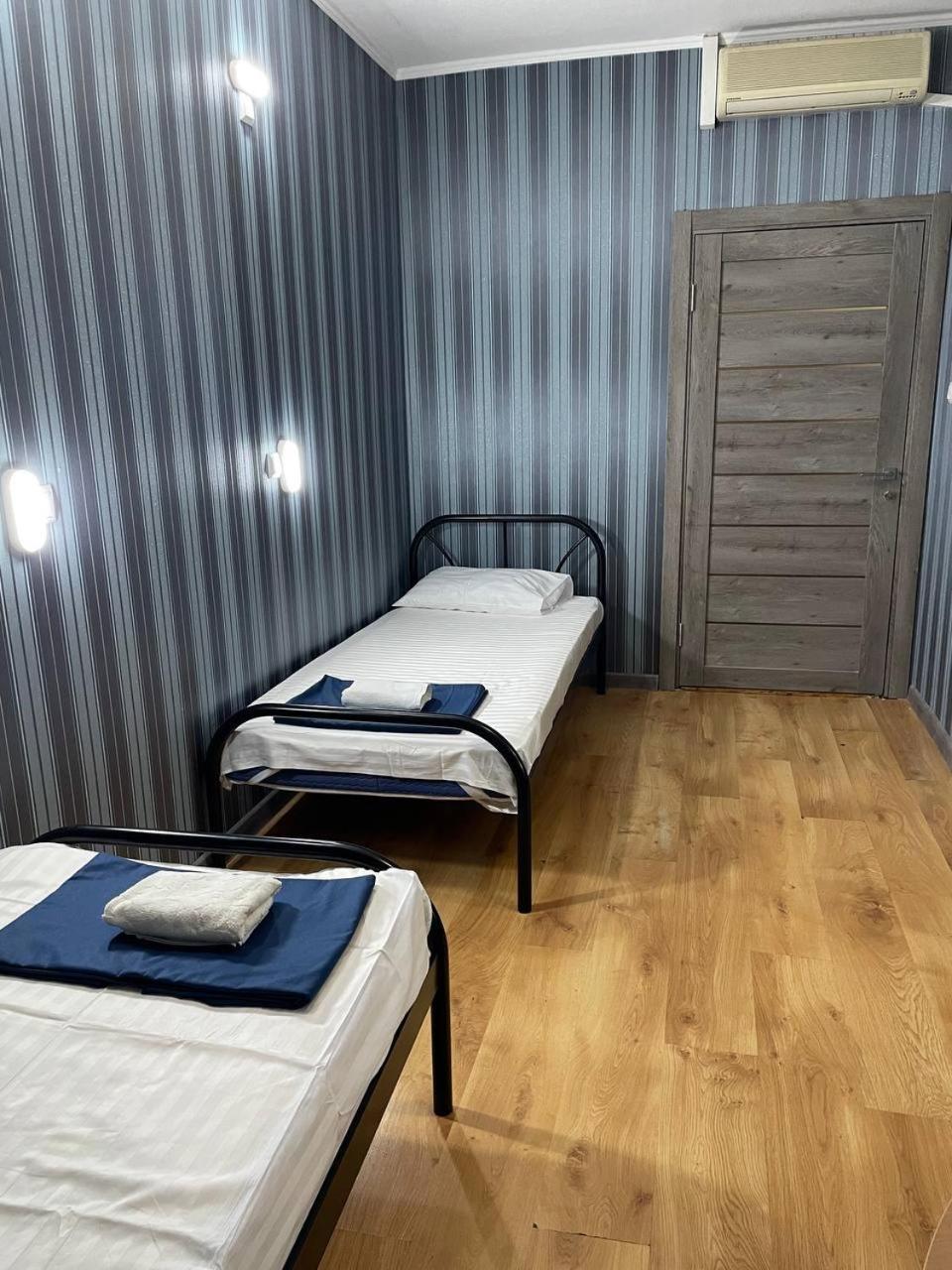 Vip Hostel Mukacheve Bagian luar foto