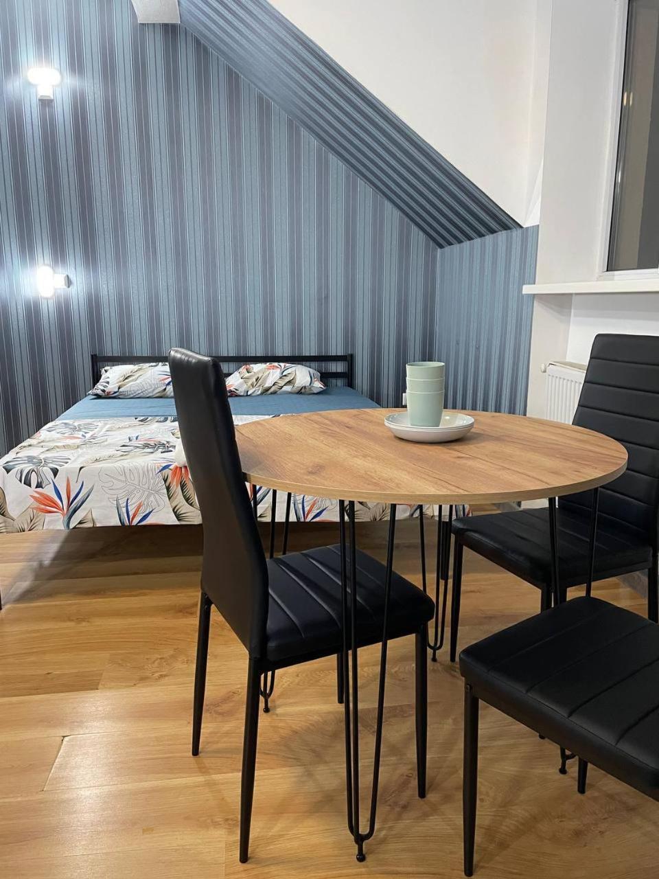 Vip Hostel Mukacheve Bagian luar foto