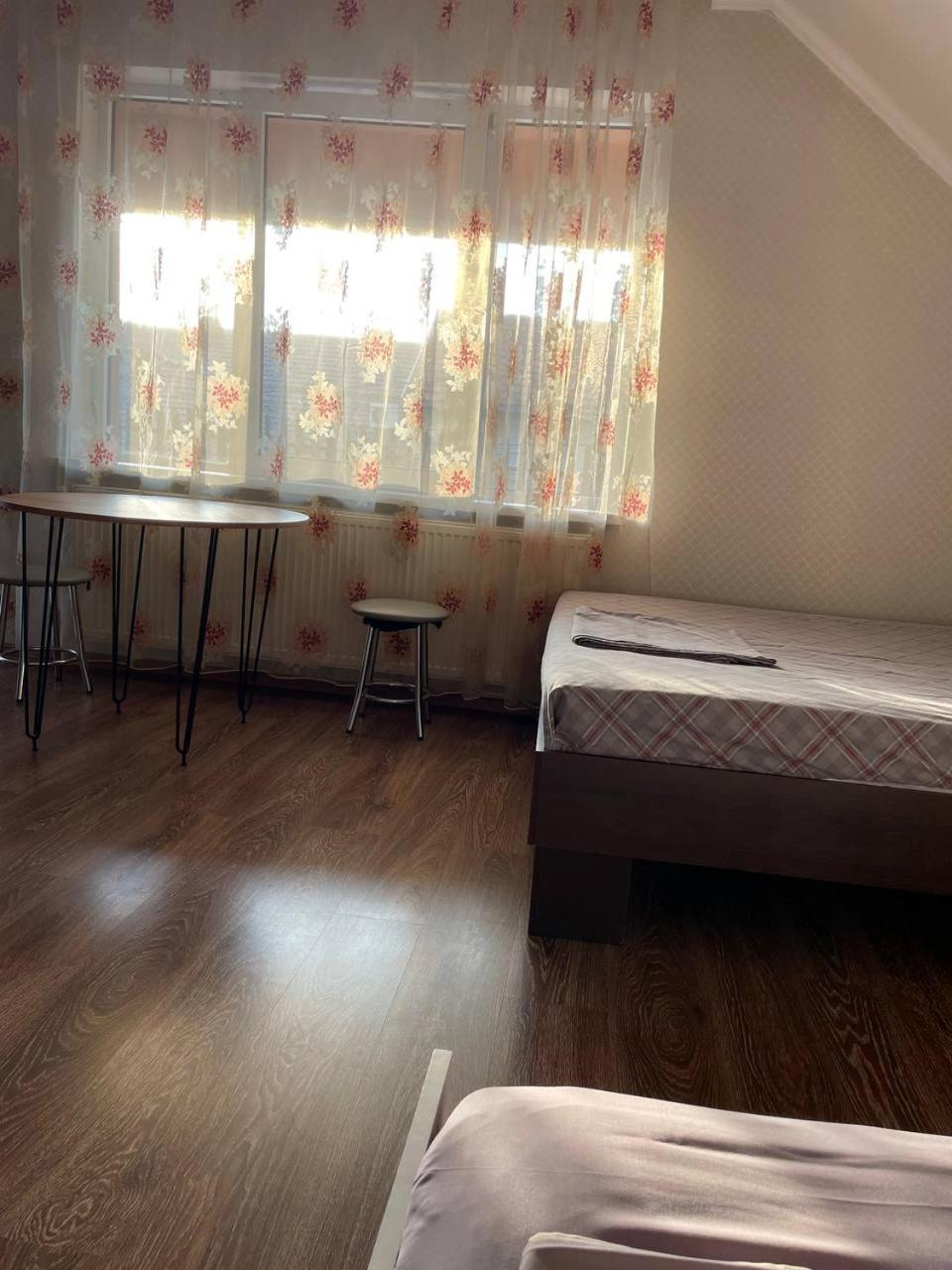 Vip Hostel Mukacheve Bagian luar foto