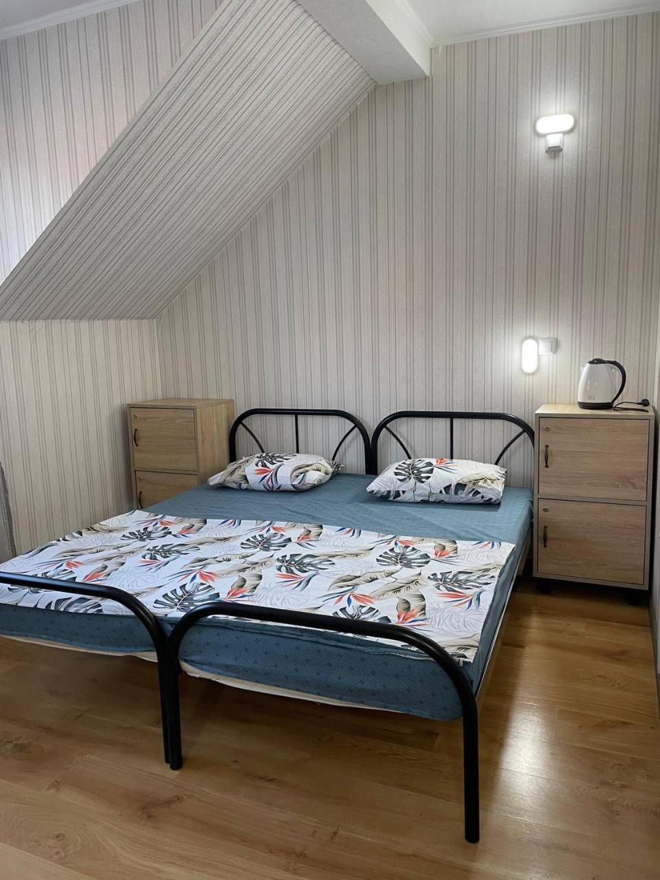 Vip Hostel Mukacheve Bagian luar foto