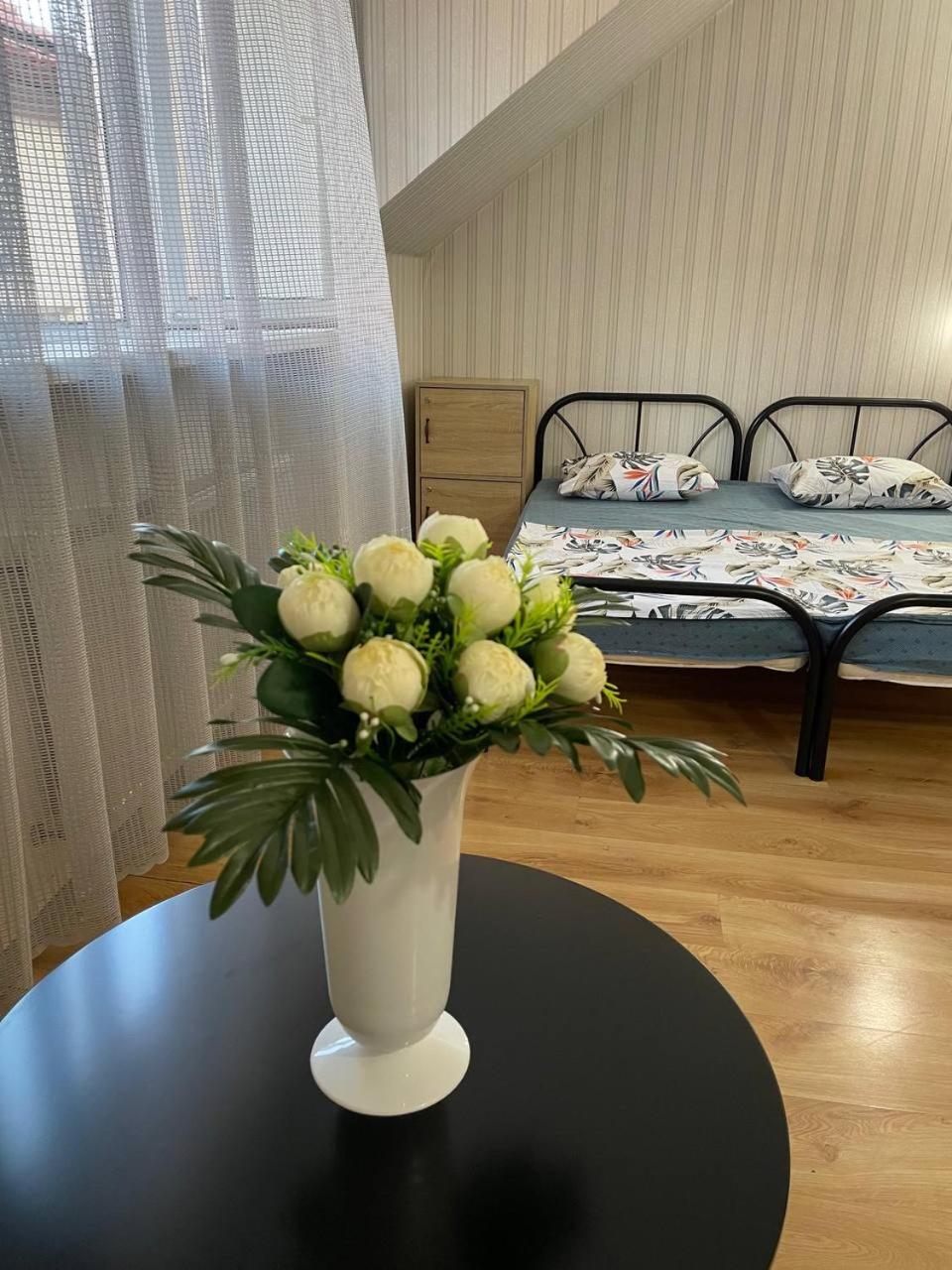 Vip Hostel Mukacheve Bagian luar foto